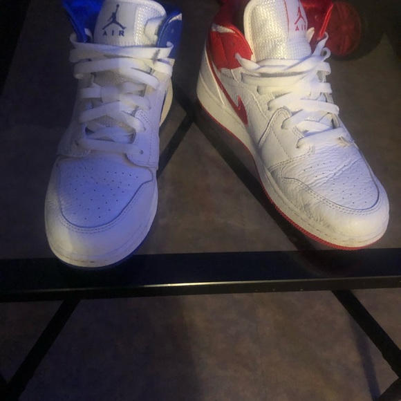 never been wore(only tried on)Nike mid rise,air Jordan limited edition red/blue - Picture 4 of 5
